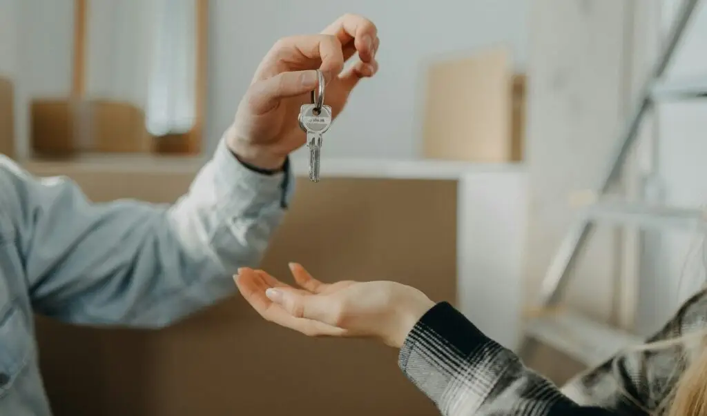Renter Is Shocked When Landlord Gives Her a Home After 20 Years Being a Good Tenant There