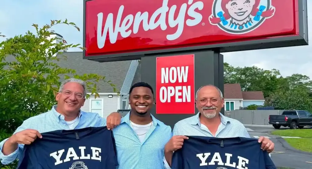 Un tânăr imigrant care a supraviețuit violenței din Brazilia va studia la Yale, datorită șefilor săi de la Wendy's