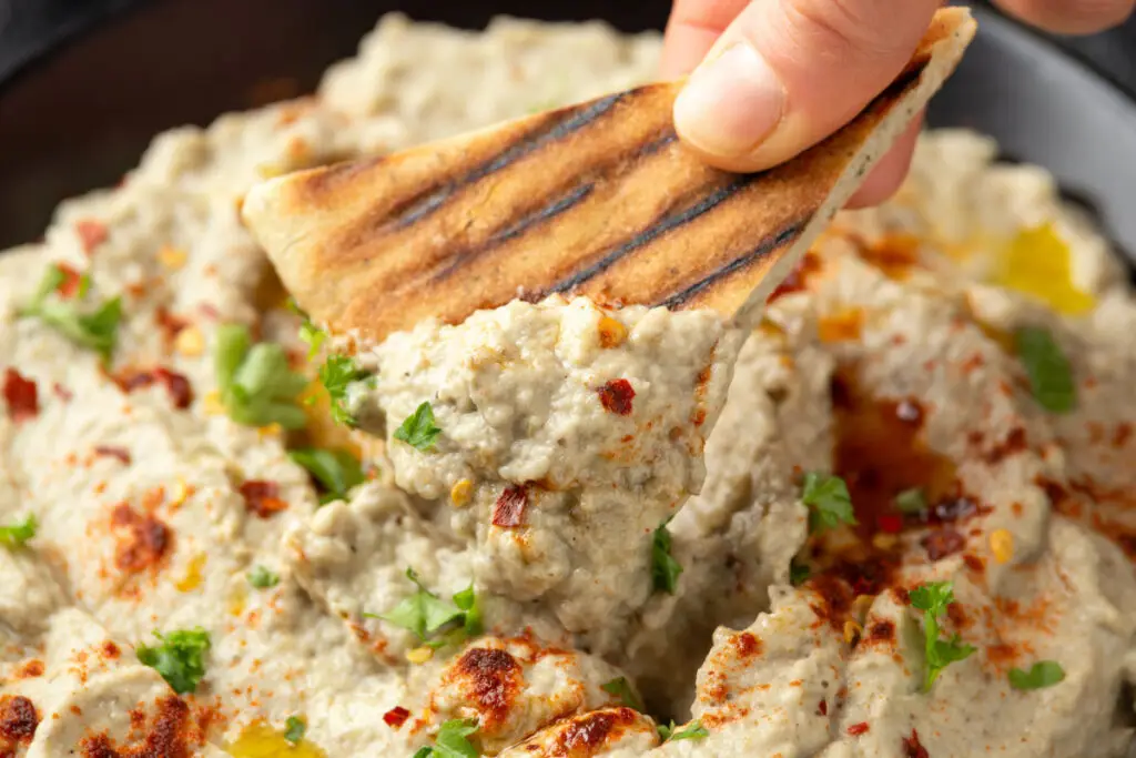 Baba ganoush, salata orientală de vinete cu tahini și usturoi - Corp sănătos