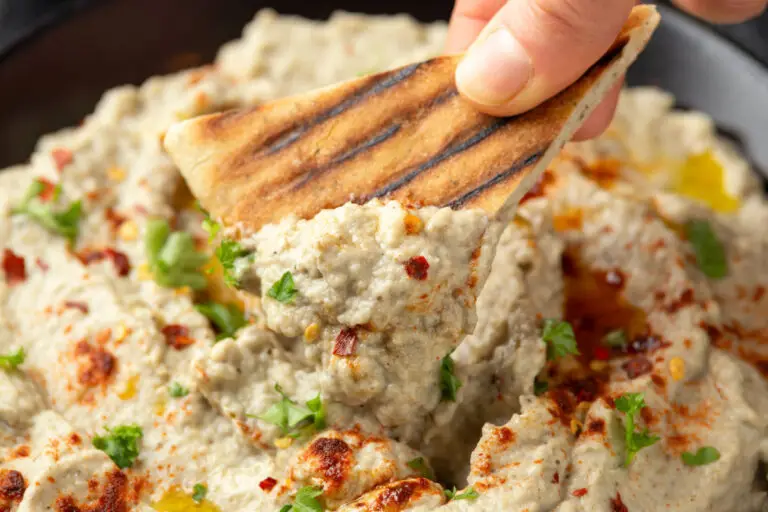 Baba ganoush, salata orientală de vinete cu tahini și usturoi