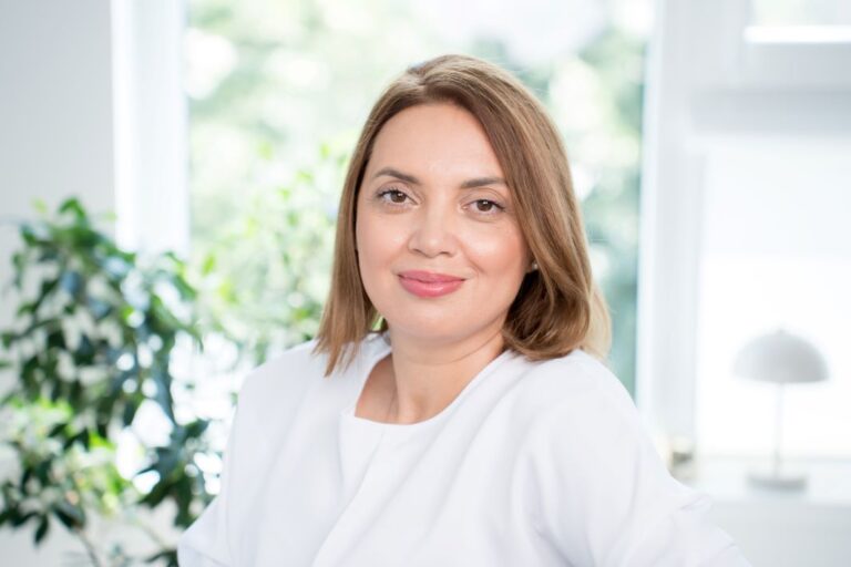 Când emoțiile rămân în corp: ce e terapia somatică