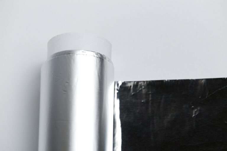 Folia de aluminiu, aliata ta secreta prin casă: 7 trucuri utile