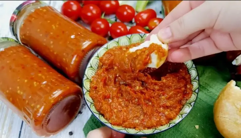Greșeala de la zacuscă ce duce la mucegai pe borcan