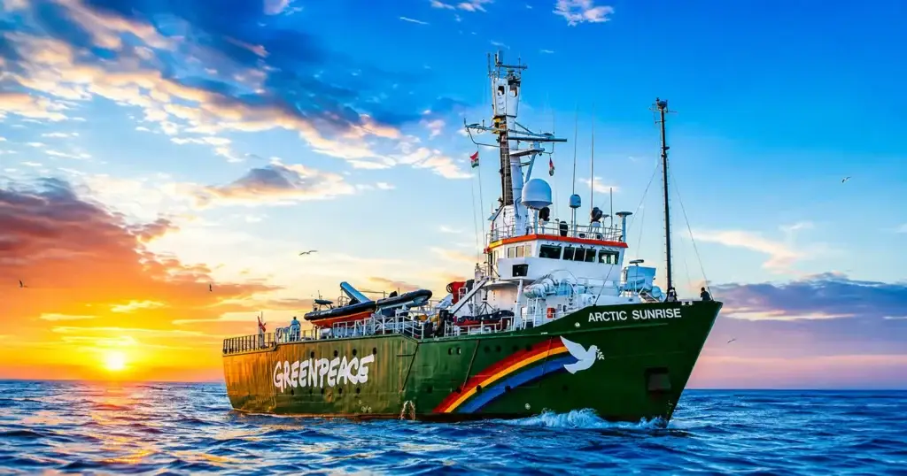 Nava Arctic Sunrise a Greenpeace revine în Constanța - Timp liber