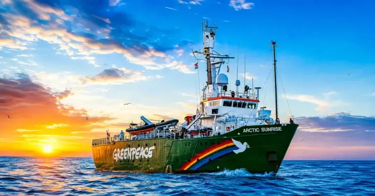 Nava Arctic Sunrise a Greenpeace revine în Constanța