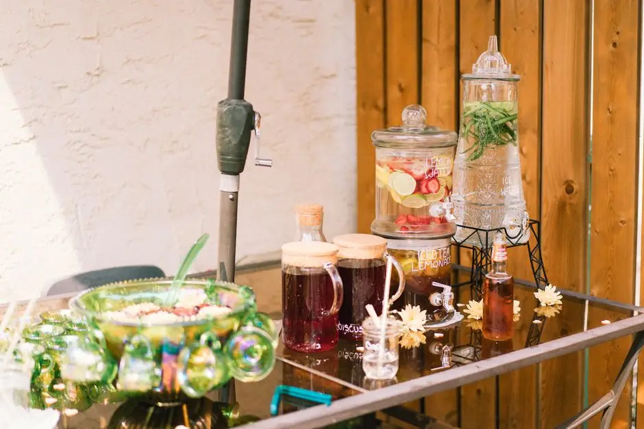 Limonadă Roz de Hibiscus și Zmeură cu Mentă și Apă Tonică