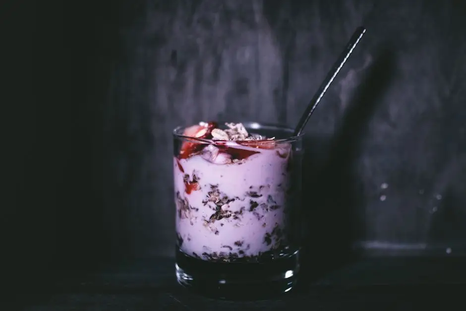 Parfait de Vișine și Mascarpone cu Granola de Ovăz și Migdale