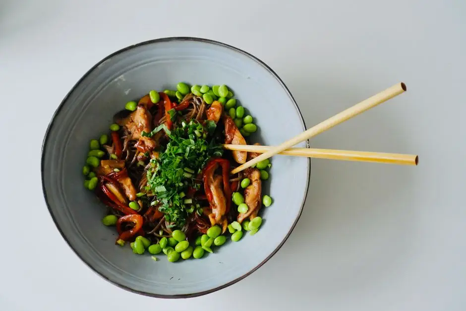 Tăiței Soba cu Edamame, Morcov Ras și Dresing de Susan și Ghimbir