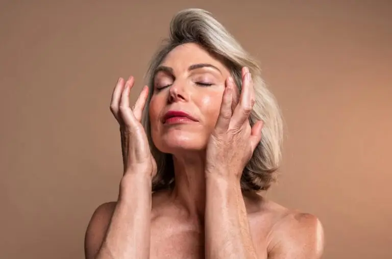 Pielea după 50 de ani: protocolul recomandat de dermatologi