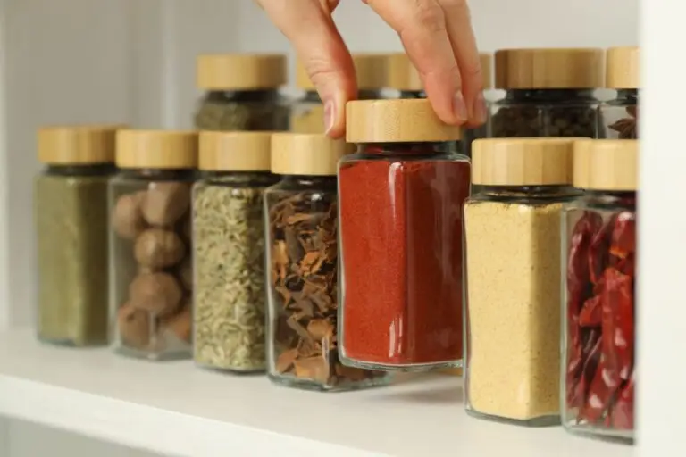 Cum păstrezi condimentele ca să-și țină aroma intactă