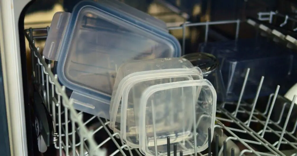 De ce se îngălbenește plasticul din bucătărie și cum îl cureți - Corp sănătos