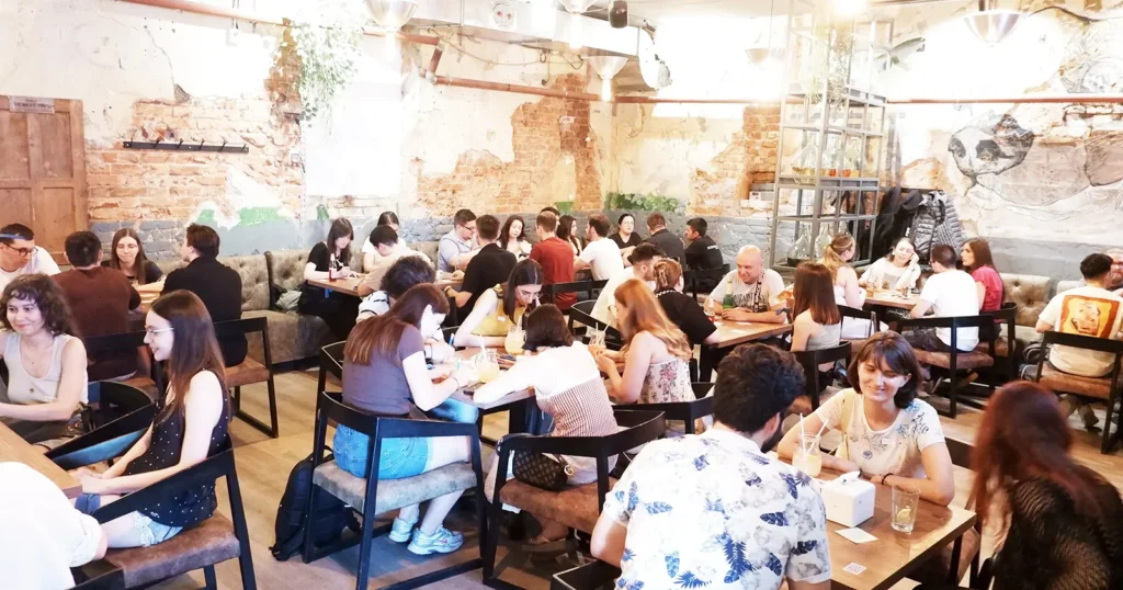Flow Social, comunitatea care transformă necunoscuții în prieteni - Timp liber