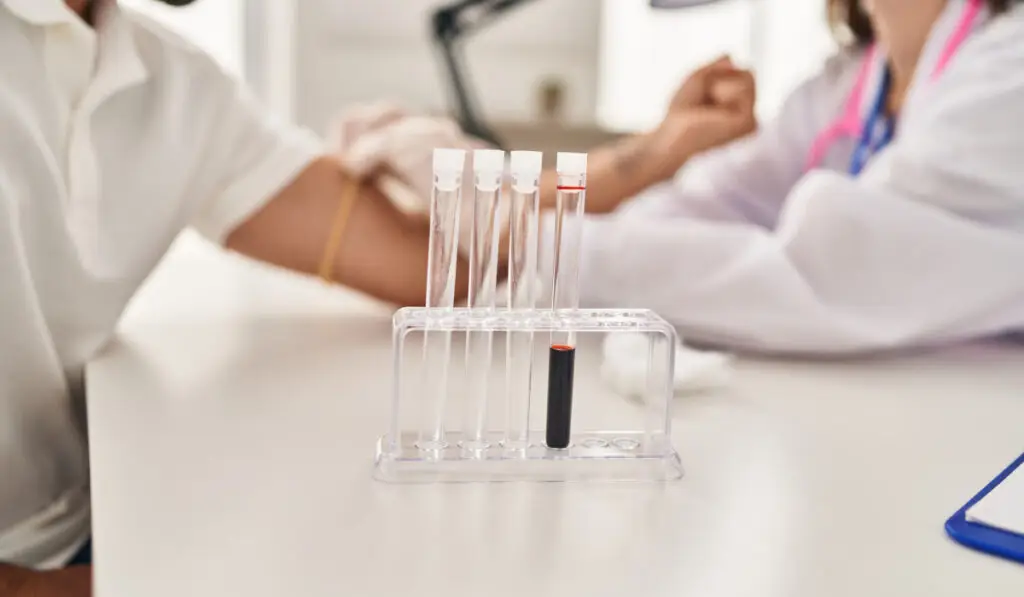 Poate o analiză de sânge să depisteze cancerul? - Corp sănătos
