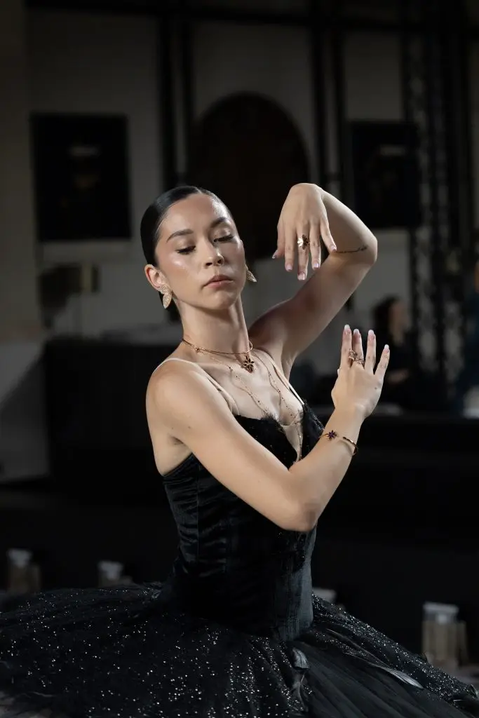 Când bijuteriile dansează: KULTHO la Bucharest Fashion Week - Corp sănătos