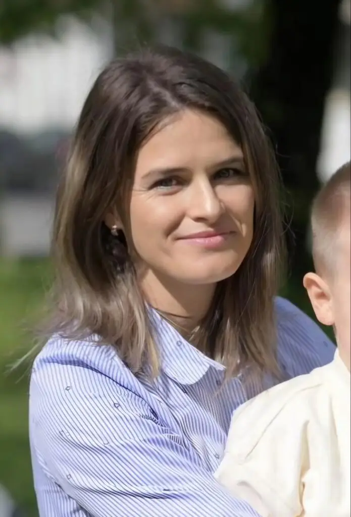 De la minister la catedră: o mamă vrea să predea cu sens - wellness